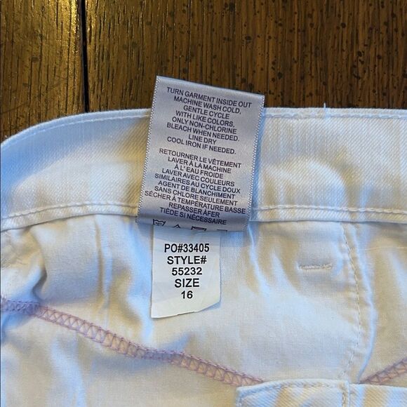 NYDJ White Jeans. Sz 16L NWOT - Picture 8 of 8